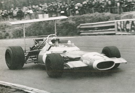 Black and white picture of a formula 1