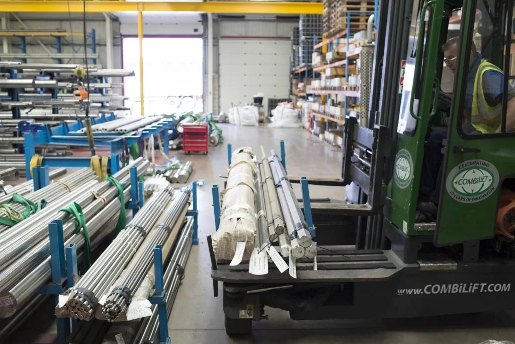 Round and hexagon form alloys on forklift